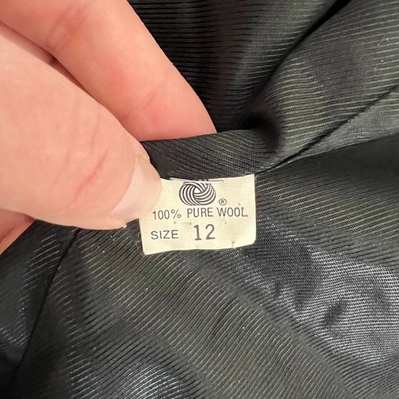 Vintage Tahari Black & Grey Striped Asymmetircal Blazer 90s -12 - Picture 6 of 9